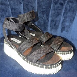 Steve Madden Black and White Strappy Platform Sandals Size 9